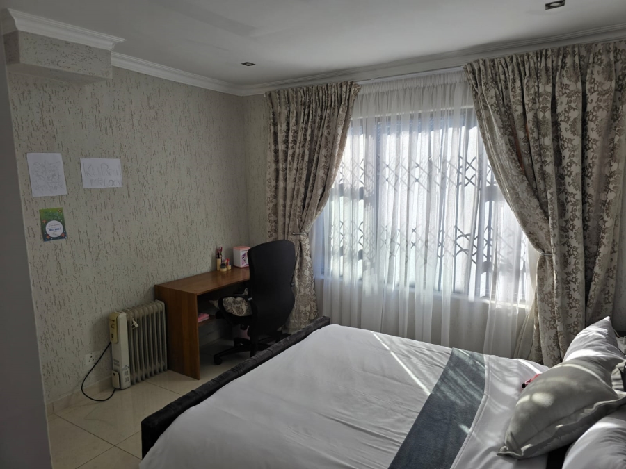 5 Bedroom Property for Sale in Alveda Park Gauteng