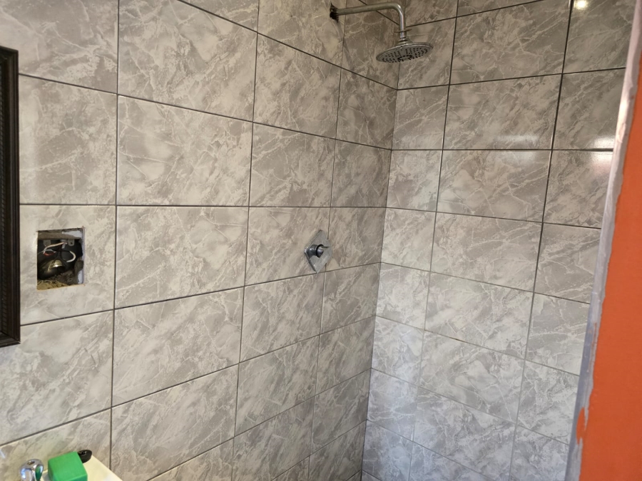 5 Bedroom Property for Sale in Alveda Park Gauteng