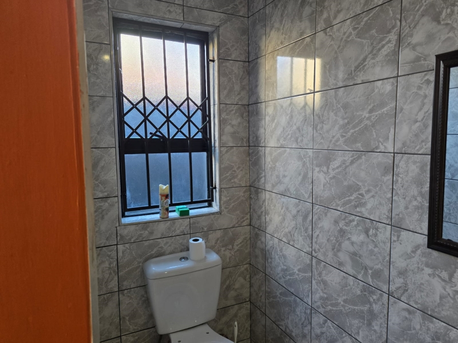 5 Bedroom Property for Sale in Alveda Park Gauteng