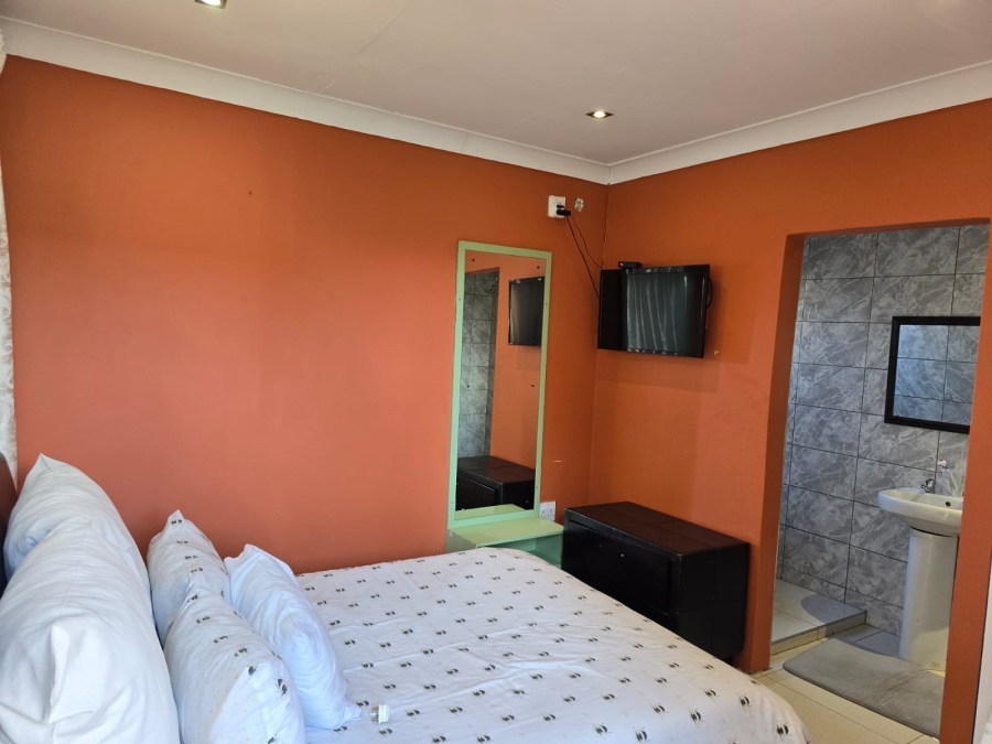 5 Bedroom Property for Sale in Alveda Park Gauteng