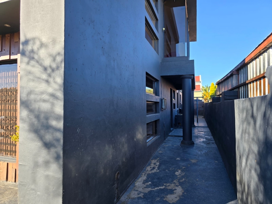 5 Bedroom Property for Sale in Alveda Park Gauteng
