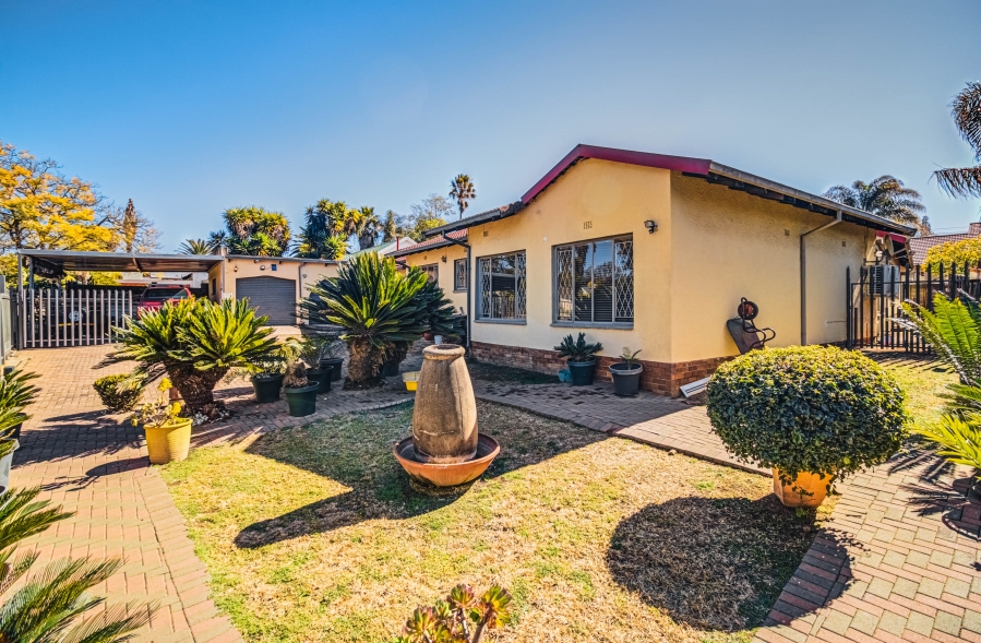 6 Bedroom Property for Sale in Van Riebeeck Park Gauteng