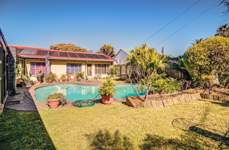 6 Bedroom Property for Sale in Van Riebeeck Park Gauteng