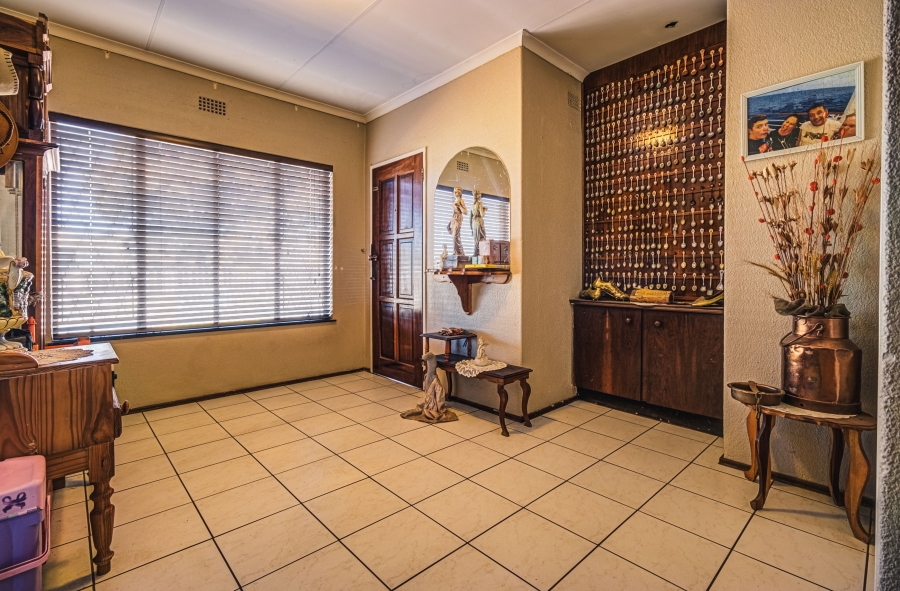 6 Bedroom Property for Sale in Van Riebeeck Park Gauteng