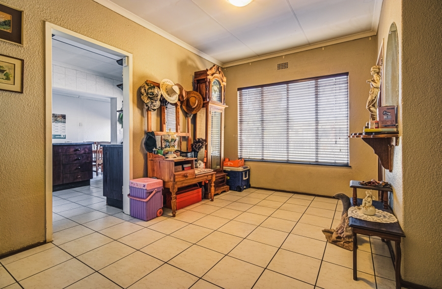 6 Bedroom Property for Sale in Van Riebeeck Park Gauteng