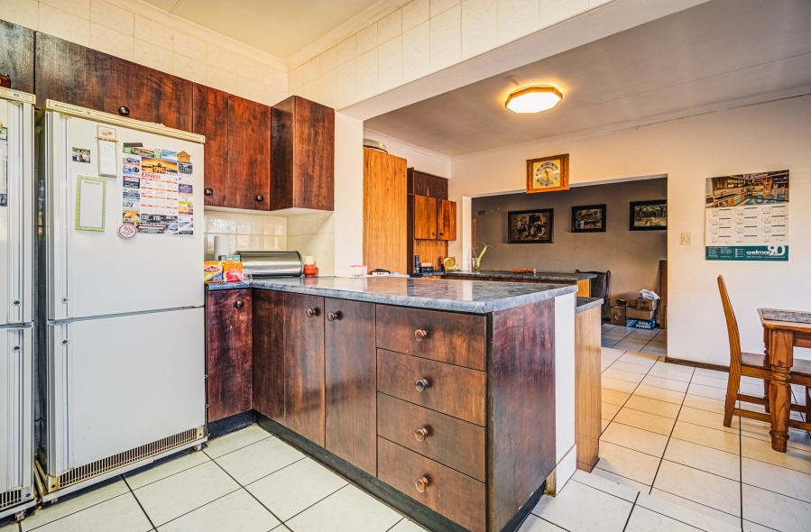 6 Bedroom Property for Sale in Van Riebeeck Park Gauteng
