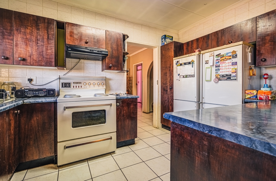 6 Bedroom Property for Sale in Van Riebeeck Park Gauteng