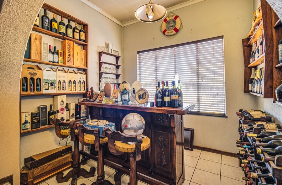 6 Bedroom Property for Sale in Van Riebeeck Park Gauteng