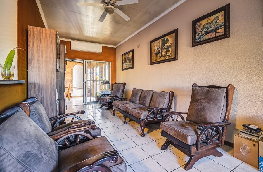 6 Bedroom Property for Sale in Van Riebeeck Park Gauteng