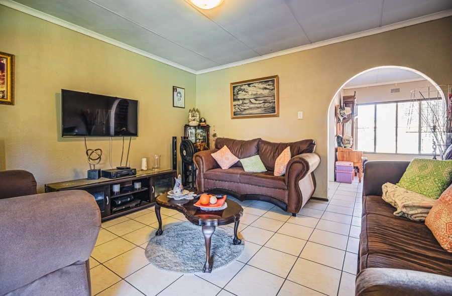 6 Bedroom Property for Sale in Van Riebeeck Park Gauteng