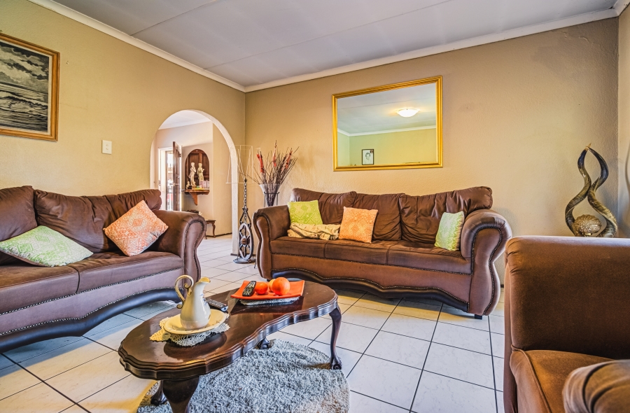 6 Bedroom Property for Sale in Van Riebeeck Park Gauteng