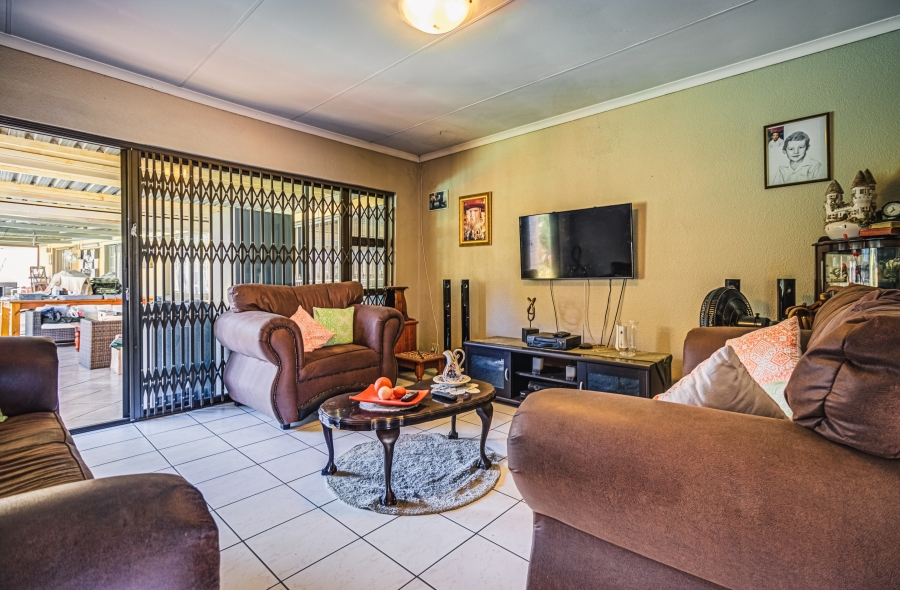 6 Bedroom Property for Sale in Van Riebeeck Park Gauteng