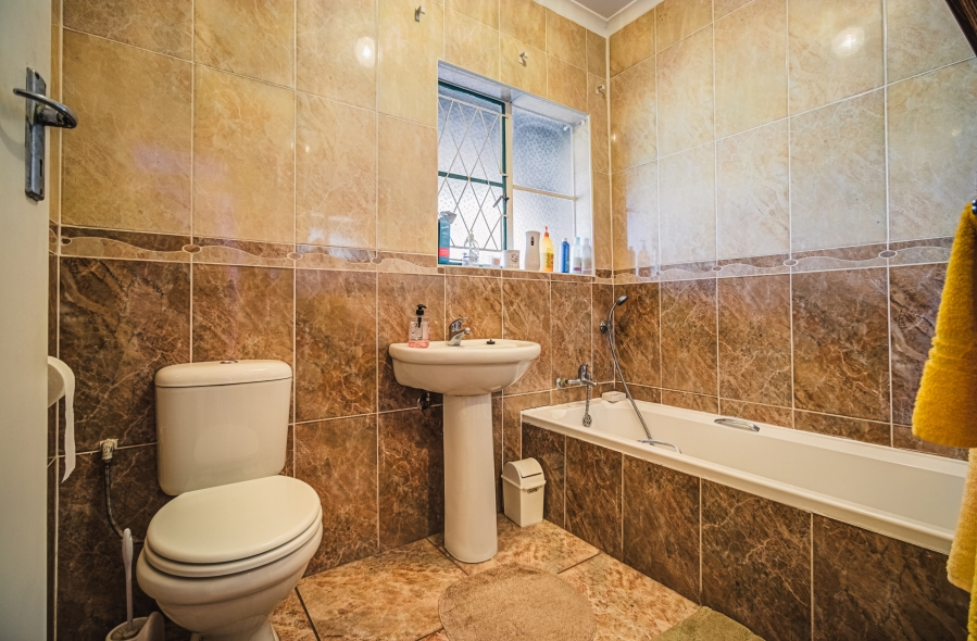 6 Bedroom Property for Sale in Van Riebeeck Park Gauteng