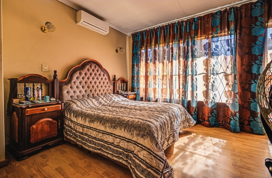 6 Bedroom Property for Sale in Van Riebeeck Park Gauteng