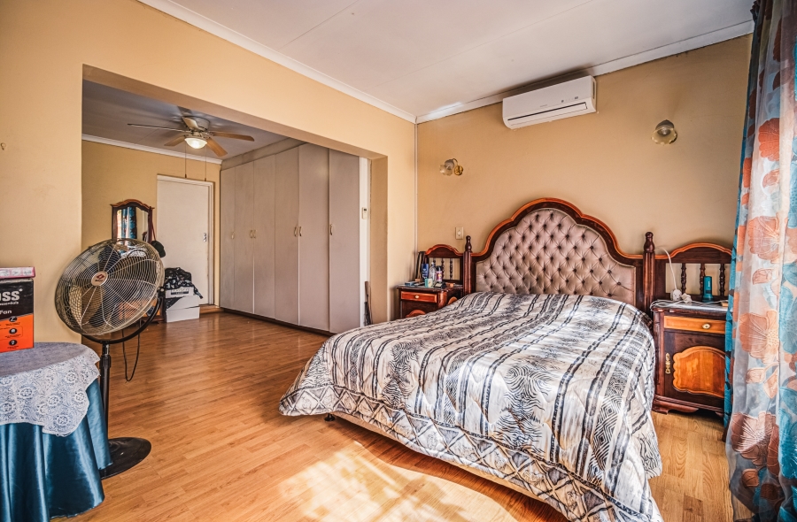 6 Bedroom Property for Sale in Van Riebeeck Park Gauteng