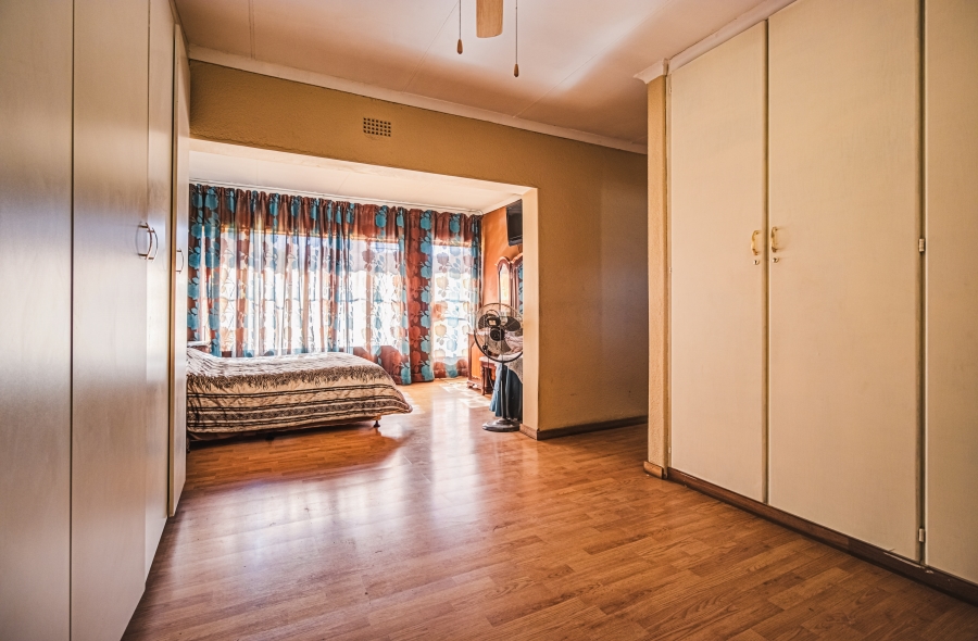 6 Bedroom Property for Sale in Van Riebeeck Park Gauteng