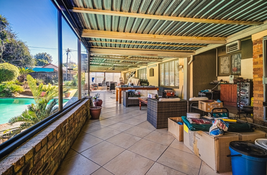 6 Bedroom Property for Sale in Van Riebeeck Park Gauteng