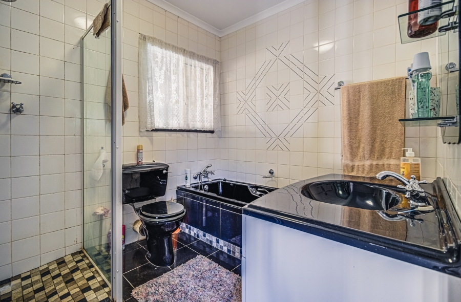 6 Bedroom Property for Sale in Van Riebeeck Park Gauteng