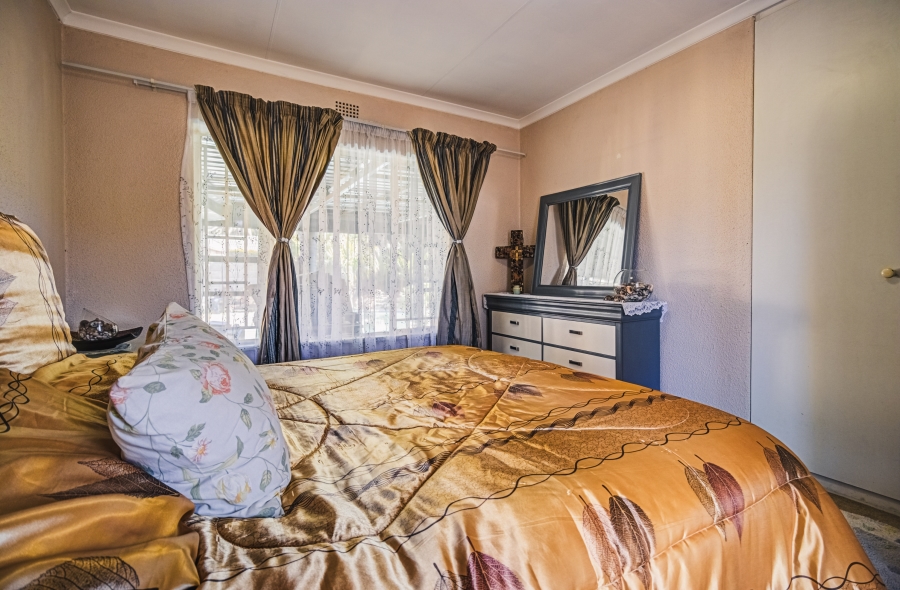 6 Bedroom Property for Sale in Van Riebeeck Park Gauteng
