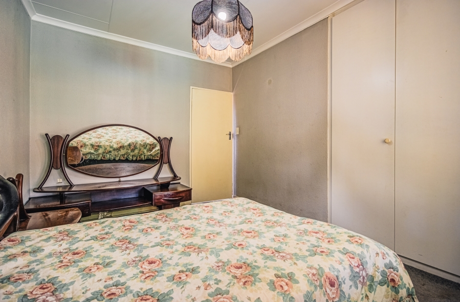 6 Bedroom Property for Sale in Van Riebeeck Park Gauteng