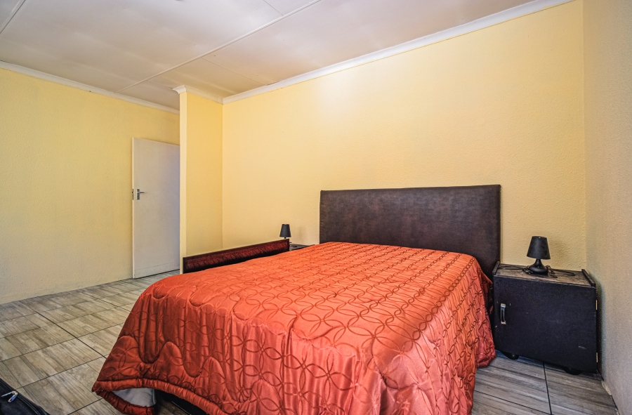 6 Bedroom Property for Sale in Van Riebeeck Park Gauteng