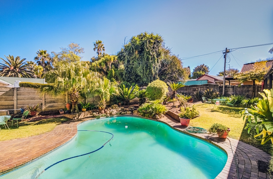 6 Bedroom Property for Sale in Van Riebeeck Park Gauteng