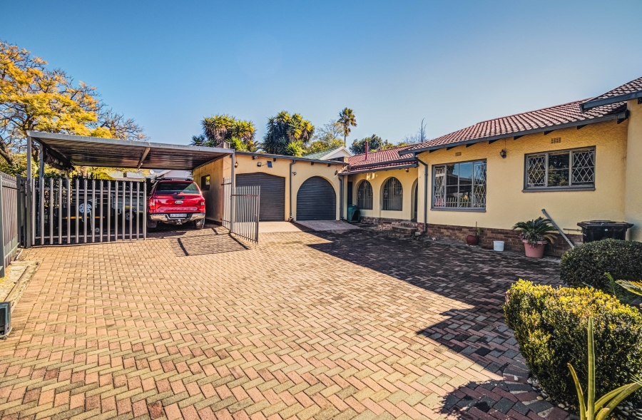 6 Bedroom Property for Sale in Van Riebeeck Park Gauteng