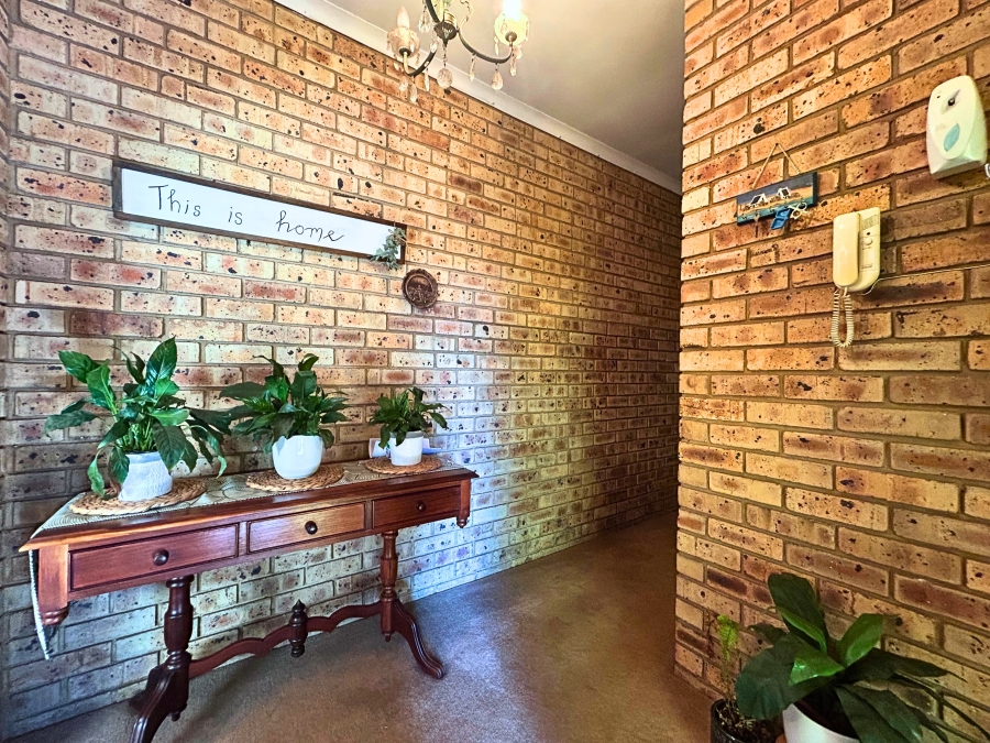 6 Bedroom Property for Sale in Hennopspark Gauteng
