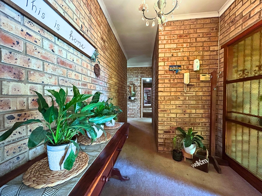 6 Bedroom Property for Sale in Hennopspark Gauteng