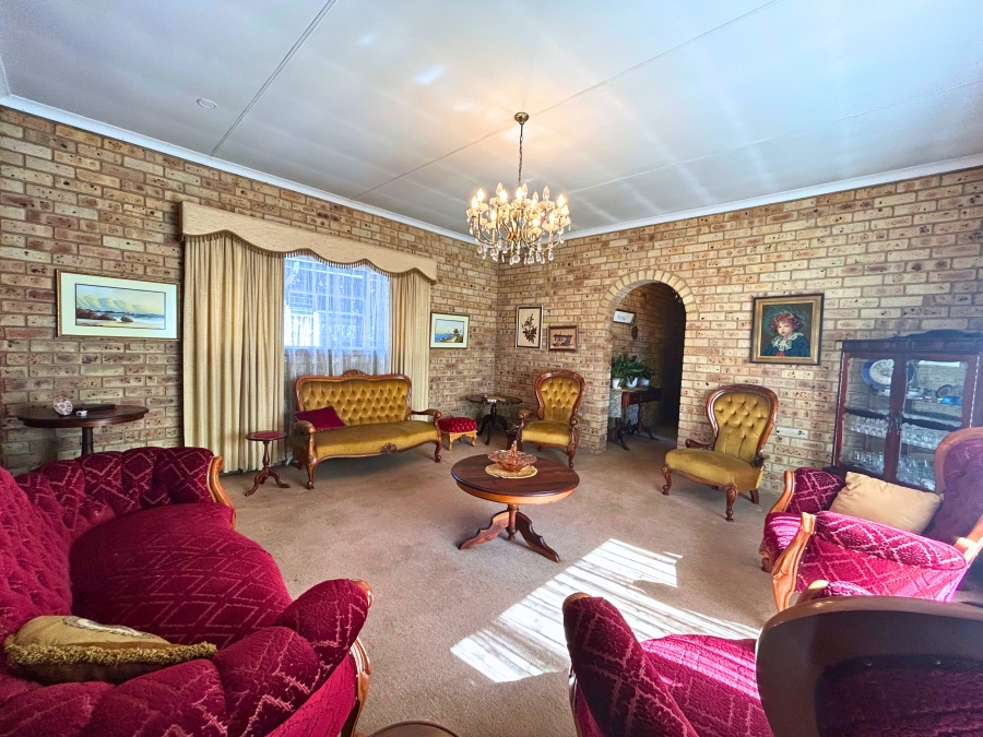 6 Bedroom Property for Sale in Hennopspark Gauteng