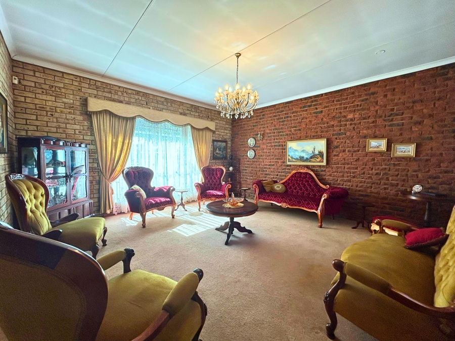 6 Bedroom Property for Sale in Hennopspark Gauteng
