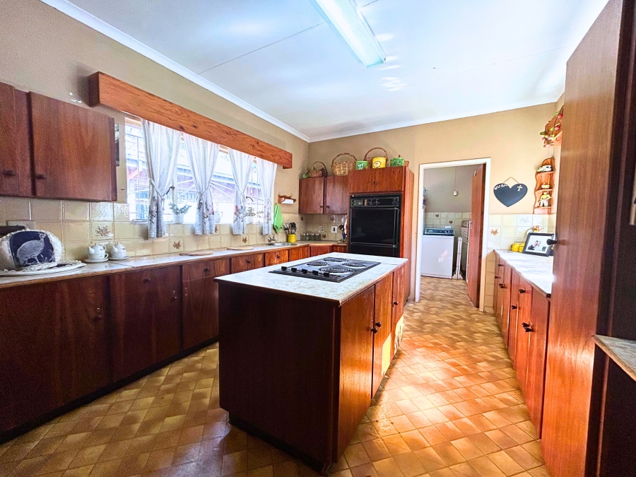 6 Bedroom Property for Sale in Hennopspark Gauteng