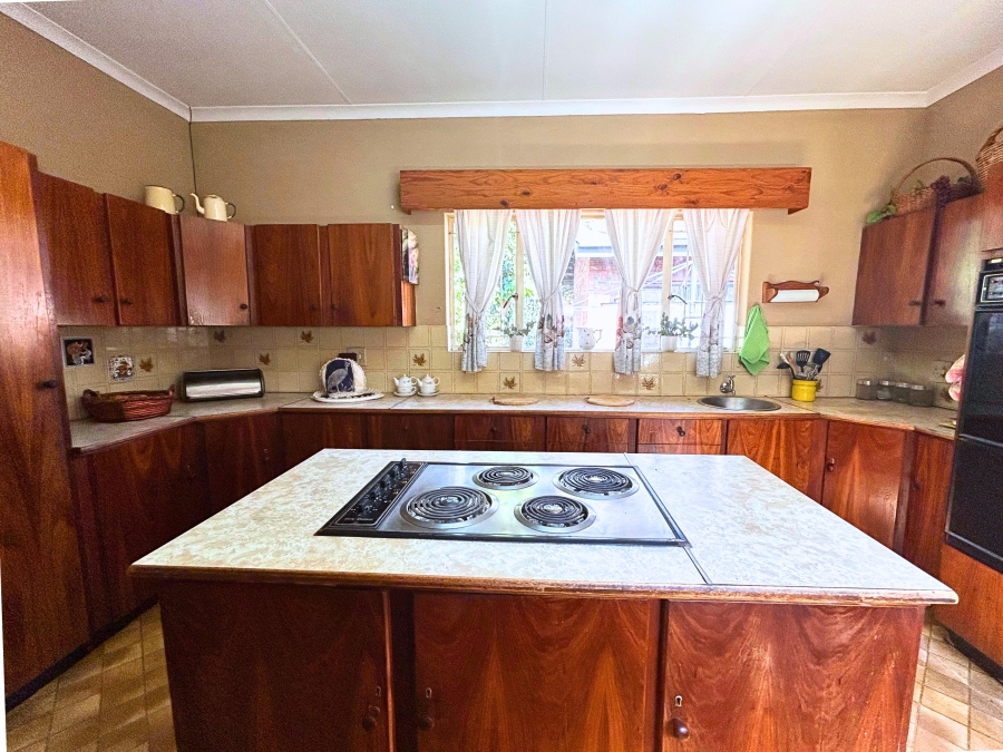 6 Bedroom Property for Sale in Hennopspark Gauteng