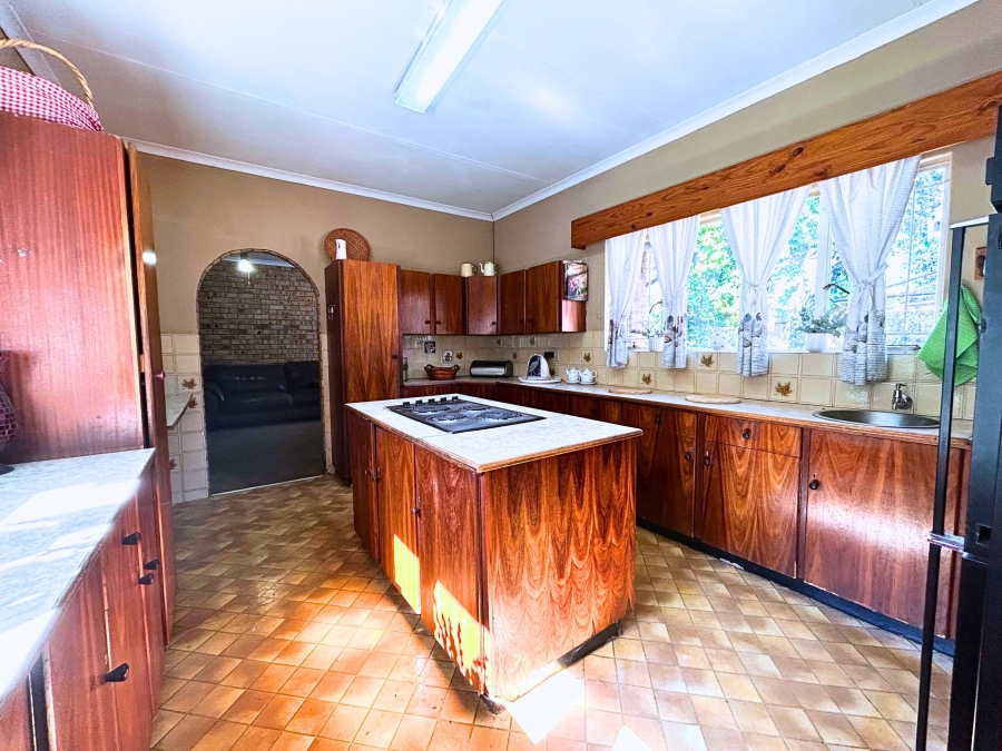 6 Bedroom Property for Sale in Hennopspark Gauteng