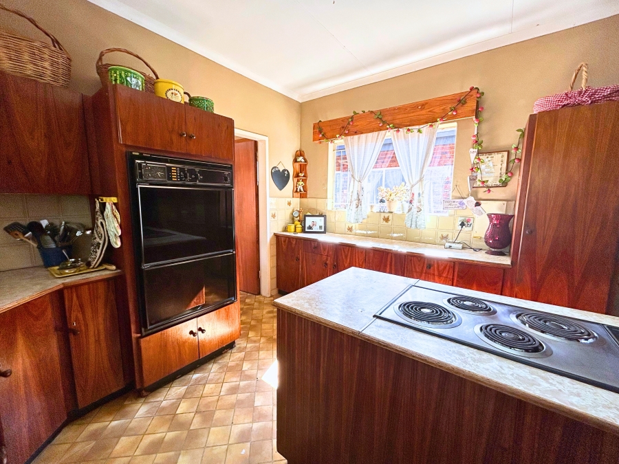 6 Bedroom Property for Sale in Hennopspark Gauteng