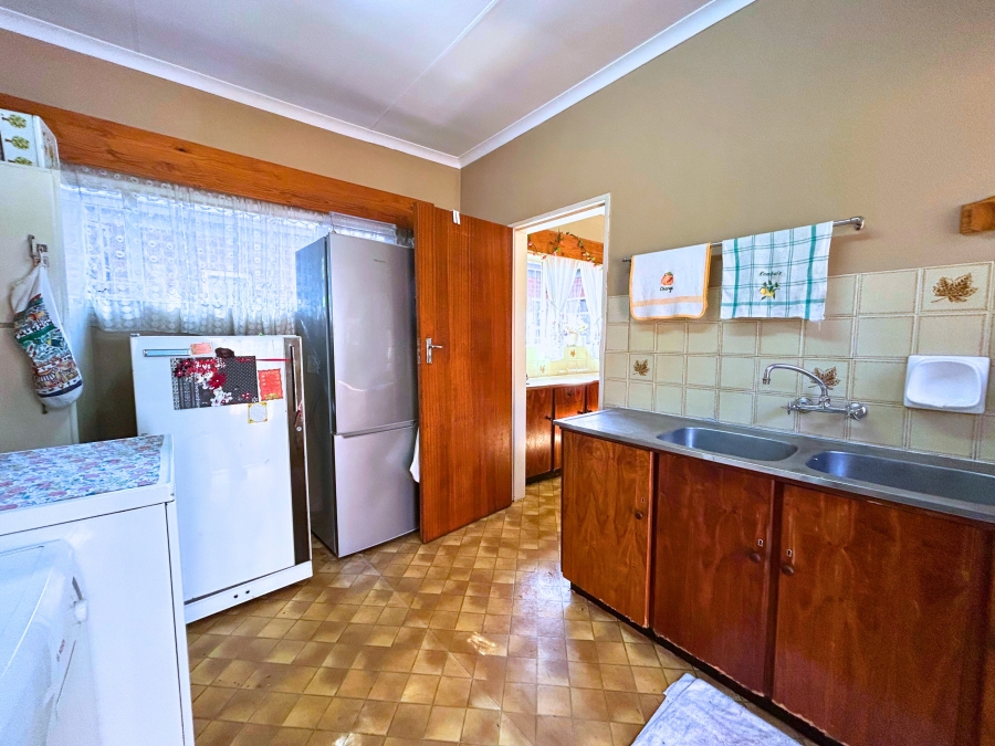 6 Bedroom Property for Sale in Hennopspark Gauteng