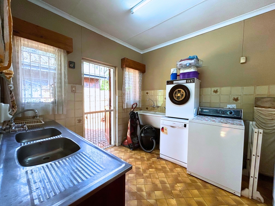 6 Bedroom Property for Sale in Hennopspark Gauteng