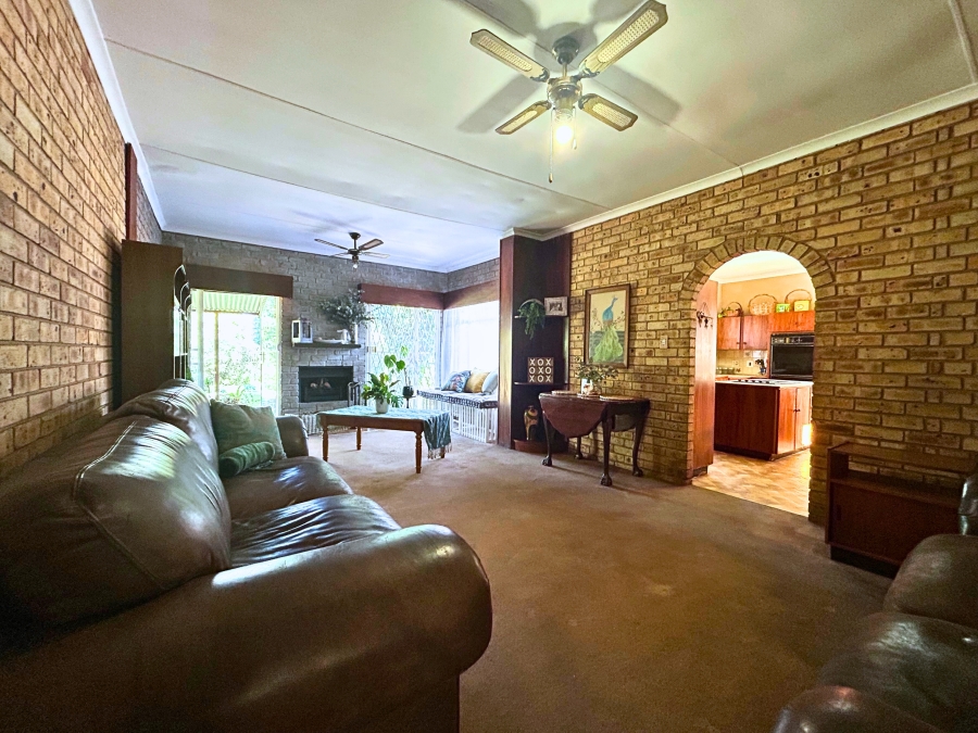 6 Bedroom Property for Sale in Hennopspark Gauteng