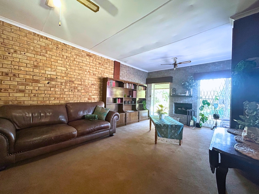 6 Bedroom Property for Sale in Hennopspark Gauteng
