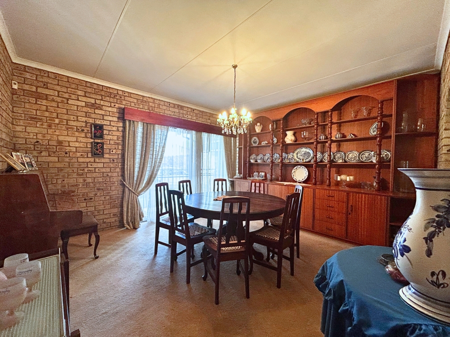 6 Bedroom Property for Sale in Hennopspark Gauteng