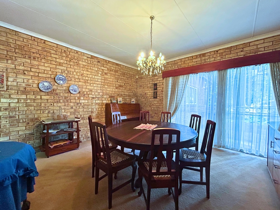6 Bedroom Property for Sale in Hennopspark Gauteng