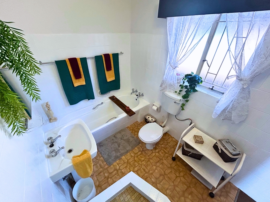 6 Bedroom Property for Sale in Hennopspark Gauteng