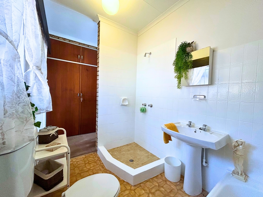 6 Bedroom Property for Sale in Hennopspark Gauteng