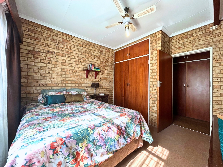 6 Bedroom Property for Sale in Hennopspark Gauteng