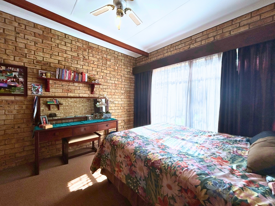 6 Bedroom Property for Sale in Hennopspark Gauteng