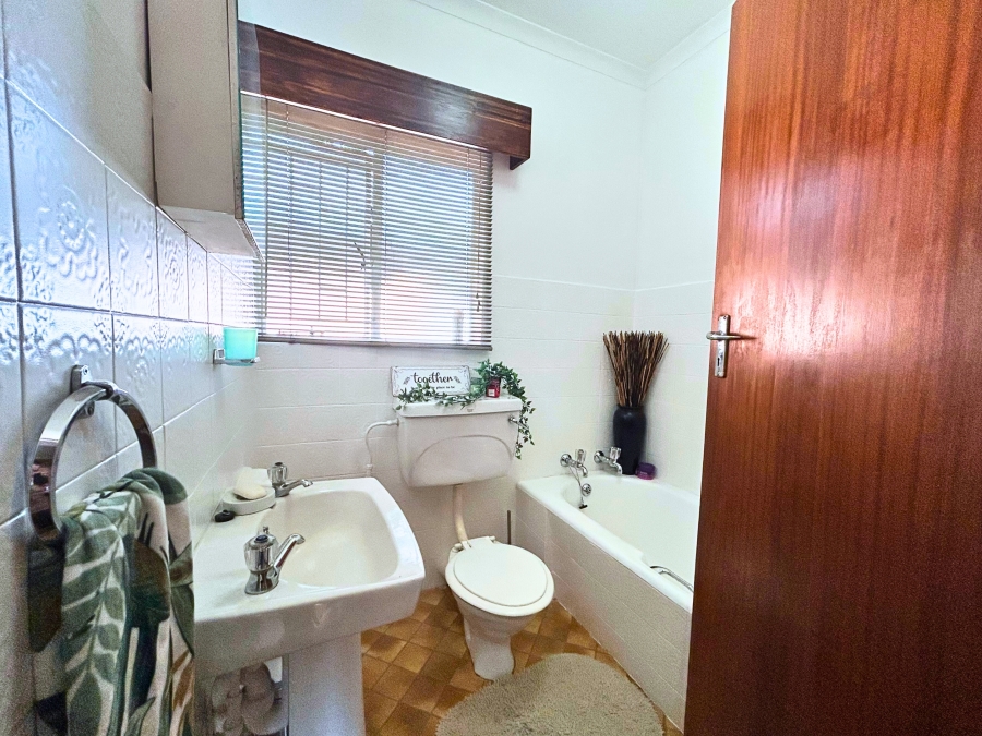 6 Bedroom Property for Sale in Hennopspark Gauteng
