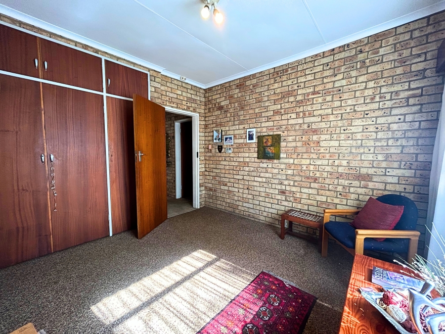 6 Bedroom Property for Sale in Hennopspark Gauteng