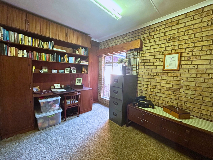 6 Bedroom Property for Sale in Hennopspark Gauteng