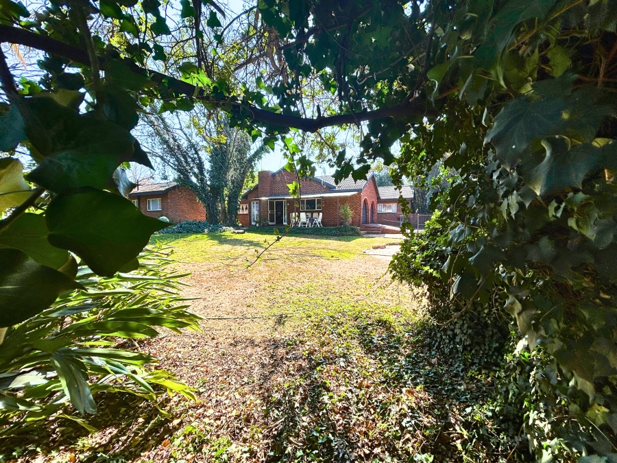 6 Bedroom Property for Sale in Hennopspark Gauteng