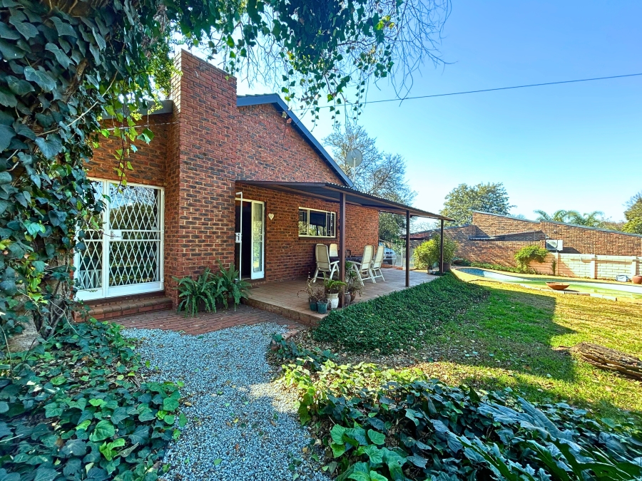 6 Bedroom Property for Sale in Hennopspark Gauteng